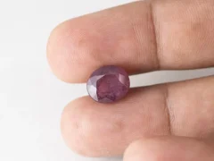 Bangkok Ruby Stone (Manik) 6.9 Carat (7.58 Ratti) in hand for real size and colour reference