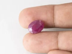 Bangkok Ruby Stone (Manik) 7.05 Carat (7.75 Ratti) in hand for real size and colour reference