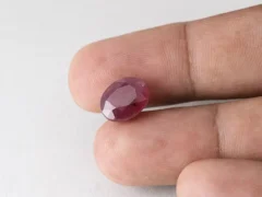 Bangkok Ruby Stone (Manik) 8.4 Carat (9.23 Ratti) in hand for real size and colour reference
