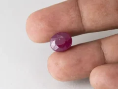 Bangkok Ruby Stone (Manik) 8.95 Carat (9.84 Ratti) in hand for real size and colour reference