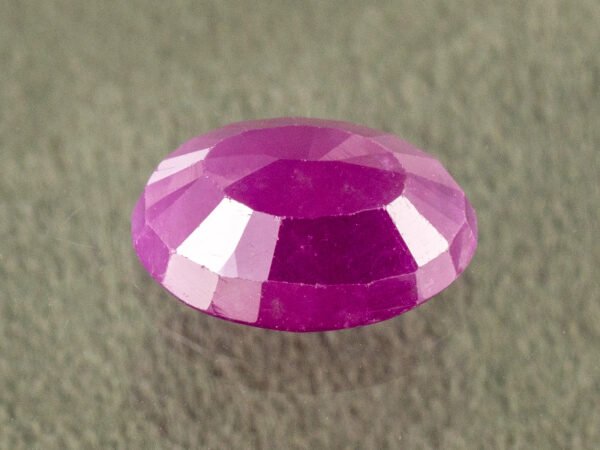 African Ruby 3.70 Carat back profile showing polished underside