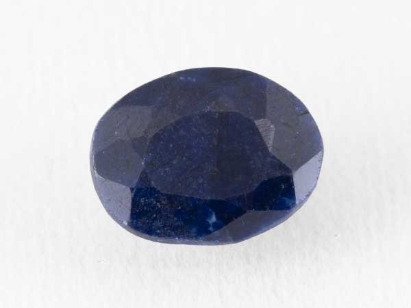 Bangkok blue sapphire neelam 2.85 carat loose stone close-up deep navy blue
