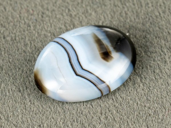 Sulemani Hakik 10.00 Carat side profile showing 4.1 mm domed cabochon