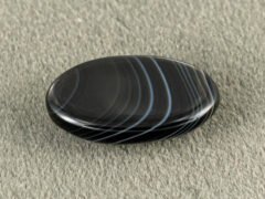 Sulemani Hakik 10.22 Carat back view showing flat underside and natural banding