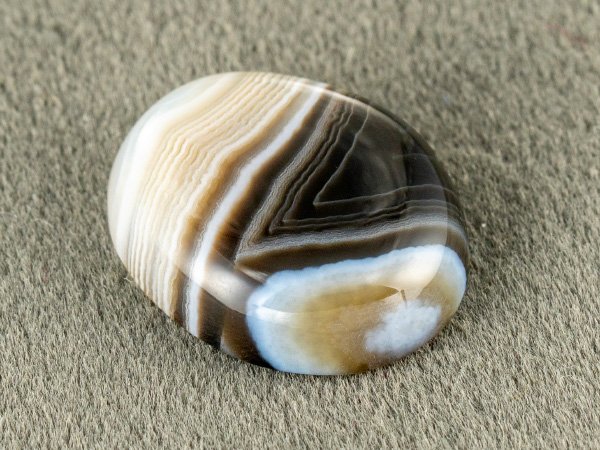 Natural Sulemani Hakik Agate Stone 10.67 Carat side profile
