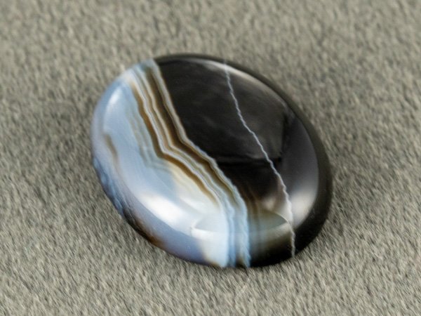 Sulemani Hakik 10.79 Carat side profile showing 5 mm domed cabochon