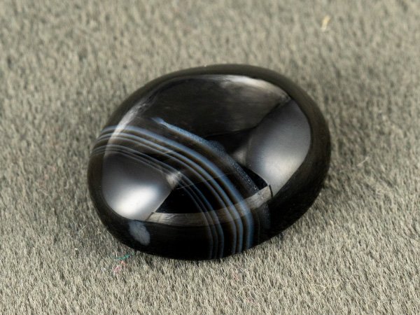 Sulemani Hakik 11.88 Carat side profile showing 6.7 mm cabochon depth
