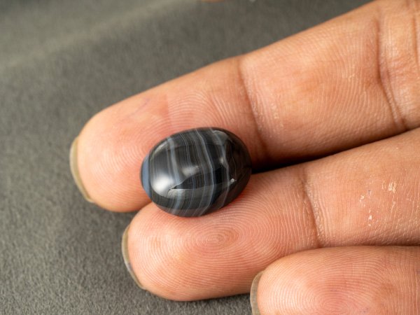 Sulemani Hakik 13.48 Carat in-hand size reference 17.4 x 14.1 mm