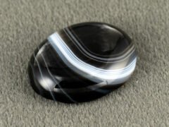Natural Sulemani Hakik Agate Stone 13.70 Carat side profile