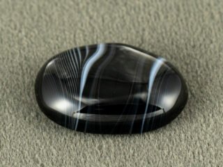 Natural Sulemani Hakik Agate Stone 16.34 Carat main view with white-grey banding