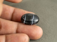 Natural Sulemani Hakik Agate Stone 16.34 Carat in hand for size reference