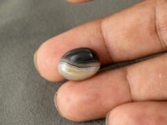 Sulemani Hakik 16.50 Carat in-hand size reference 16.5 x 13 mm