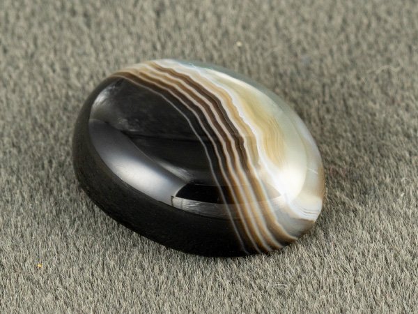 Sulemani Hakik 16.50 Carat side profile showing 6.3 mm cabochon depth