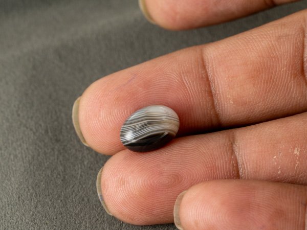 Sulemani Hakik 4.80 Carat in-hand size reference 13.2 x 9.3 mm