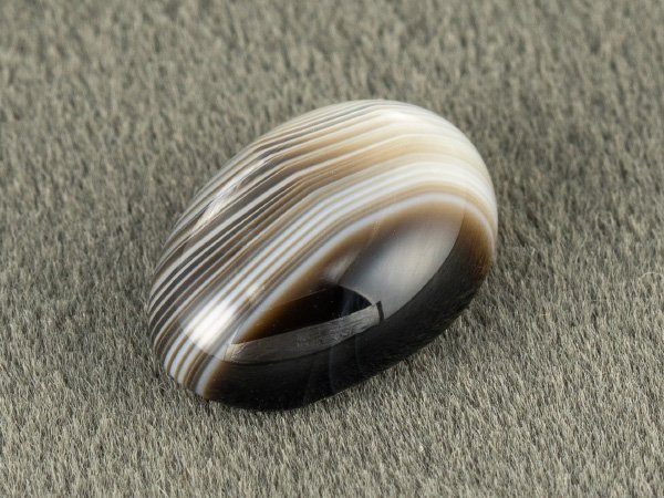 Sulemani Hakik 4.80 Carat side profile showing 5 mm domed cabochon