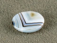 Sulemani Hakik 6.63 Carat back view showing flat underside and natural banding