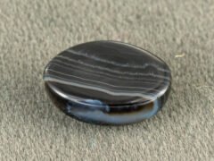 Sulemani Hakik 7.11 Carat back view showing flat underside and natural banding