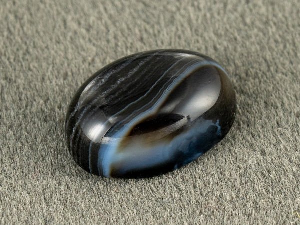 Sulemani Hakik 7.11 Carat side profile showing 6 mm domed cabochon