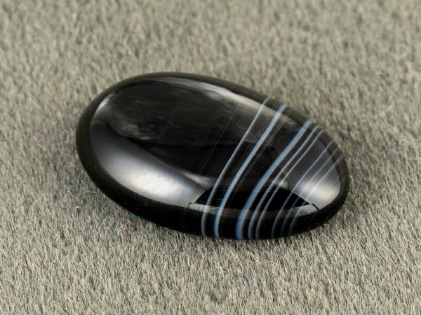 Sulemani Hakik 7.26 Carat side profile showing 5 mm cabochon depth