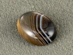 Sulemani Hakik 7.41 Carat side profile showing 5 mm domed cabochon
