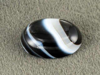 Natural Sulemani Hakik 7.51 Carat Agate Stone main view with natural banding