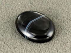 Sulemani Hakik 7.66 Carat side profile showing 4 mm cabochon depth