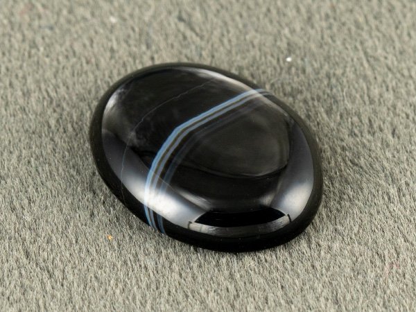 Sulemani Hakik 7.66 Carat side profile showing 4 mm cabochon depth