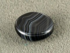 Sulemani Hakik 7.84 Carat back view showing flat underside and natural banding