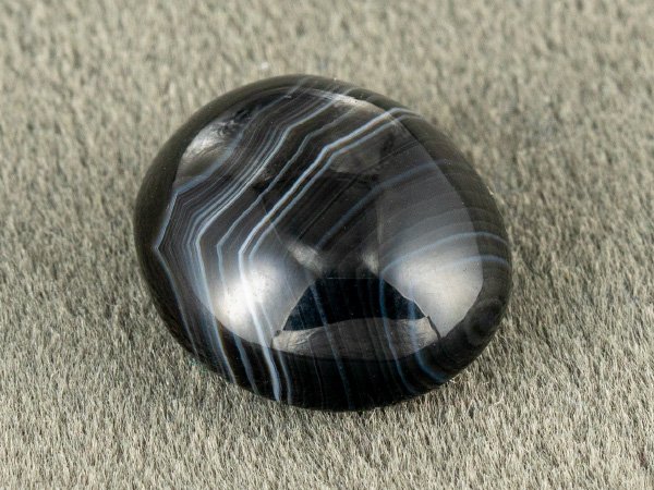 Sulemani Hakik 7.84 Carat side profile showing 6.5 mm cabochon depth