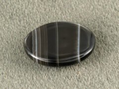 Sulemani Hakik 7.92 Carat back view showing flat underside and natural banding