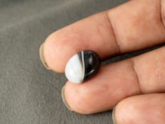 Sulemani Hakik 8.31 Carat in-hand size reference 15.6 x 11.5 mm