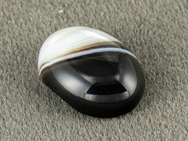 Sulemani Hakik 8.31 Carat alternate side profile showing 5.8 mm dome