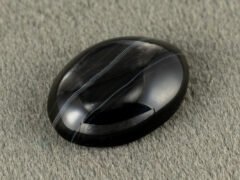 Sulemani Hakik 8.66 Carat back view showing flat underside and natural banding