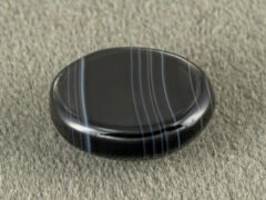 Sulemani Hakik 9.08 Carat back view showing flat underside and banding