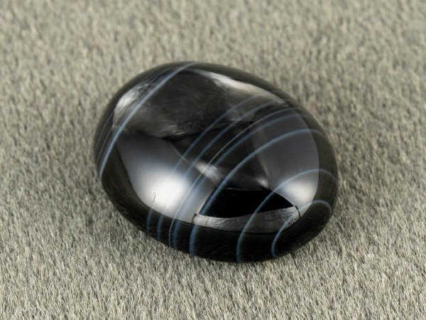 Sulemani Hakik 9.08 Carat side profile showing 6.4 mm domed cabochon