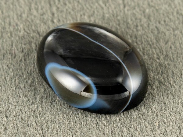 Sulemani Hakik 9.24 Carat side profile showing 5.5 mm domed cabochon