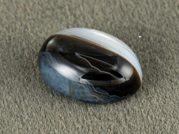 Sulemani Hakik 9.34 Carat side profile showing 6.2 mm domed cabochon