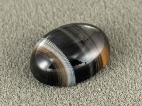 Sulemani Hakik 9.38 Carat side profile showing 5.3 mm domed cabochon