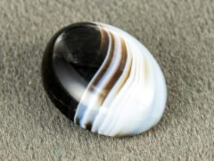 Sulemani Hakik 9.57 Carat side profile showing 6 mm domed cabochon