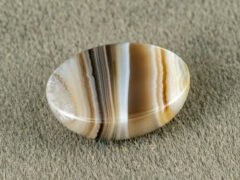 Sulemani Hakik 9.68 Carat back view showing flat underside and natural banding