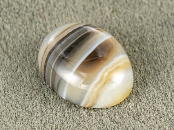 Sulemani Hakik 9.68 Carat side profile showing 5.8 mm cabochon depth