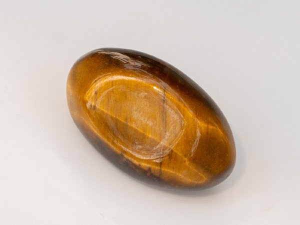 natural tiger eye stone 4.77 carat eye shape back view