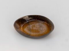 natural tiger eye stone 4.93 carat eye shape back view