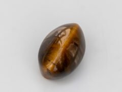natural tiger eye stone 4.93 carat eye shape side profile