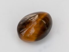 natural tiger eye stone 6.52 carat eye shape side view
