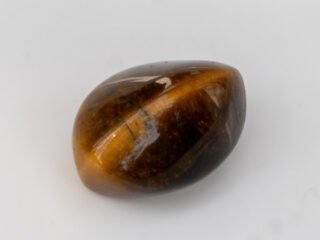 natural tiger eye stone 6.77 carat eye shape side view