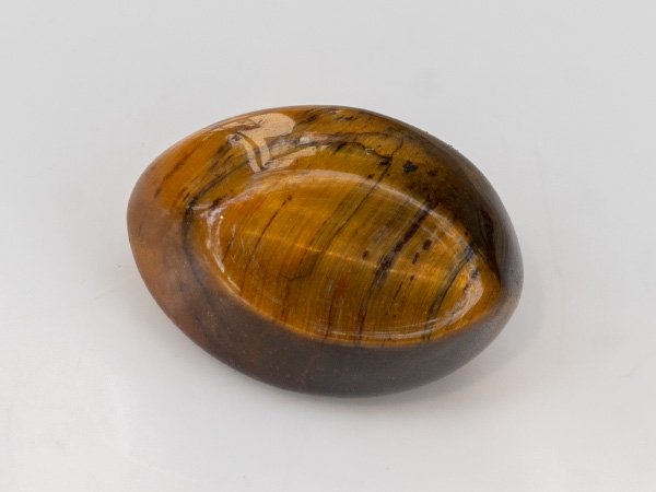 natural tiger eye stone 7.87 carat eye shape back view