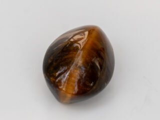 natural tiger eye stone 7.87 carat eye shape side view