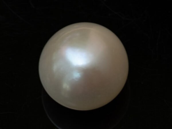 Cultured Pearl Moti 10.33 carat top view creamish white round shape