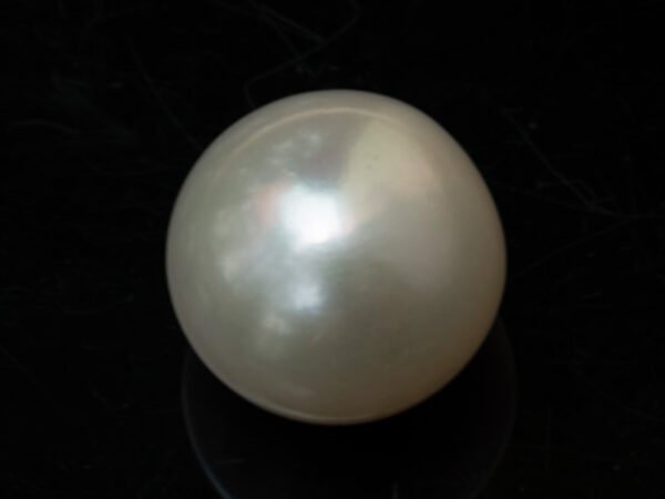 Cultured Pearl Moti 10.91 carat top view creamish white round shape